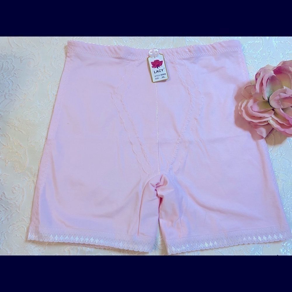 Lacy high waisted seamless shorts tummy control